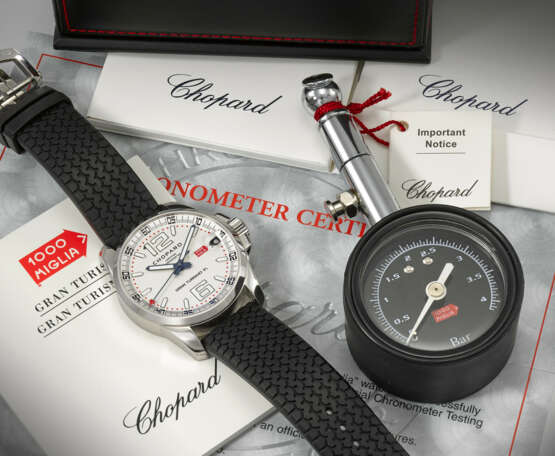 CHOPARD. A LARGE STAINLESS STEEL LIMITED EDITION AUTOMATIC WRISTWATCH WITH SWEEP CENTRE SECONDS AND DATE - Foto 3