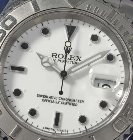 ROLEX. AN EXTREMELY RARE STAINLESS STEEL AND PLATINUM AUTOMATIC WRISTWATCH WITH SWEEP CENTRE SECONDS, DATE, BRACELET AND PROTOTYPE DIAL WITHOUT ‘YACHT-MASTER’ DESIGNATION - photo 3