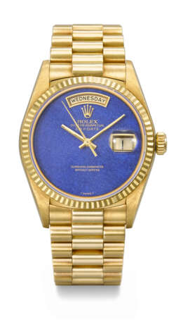 ROLEX. A RARE AND ATTRACTIVE 18K GOLD AUTOMATIC WRISTWATCH WITH SWEEP CENTRE SECONDS, DAY, DATE, LAPIS LAZULI DIAL AND BRACELET - photo 1