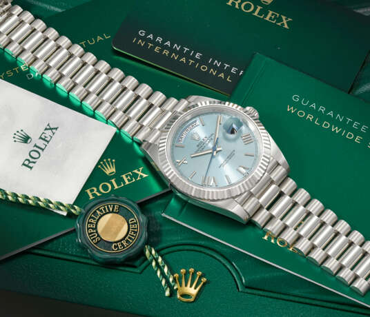ROLEX. A RARE AND HEAVY PLATINUM AND AUTOMATIC WRISTWATCH WITH SWEEP CENTRE SECONDS, DAY, DATE AND BRACELET - фото 3