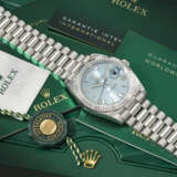 ROLEX. A RARE AND HEAVY PLATINUM AND AUTOMATIC WRISTWATCH WITH SWEEP CENTRE SECONDS, DAY, DATE AND BRACELET - Foto 3