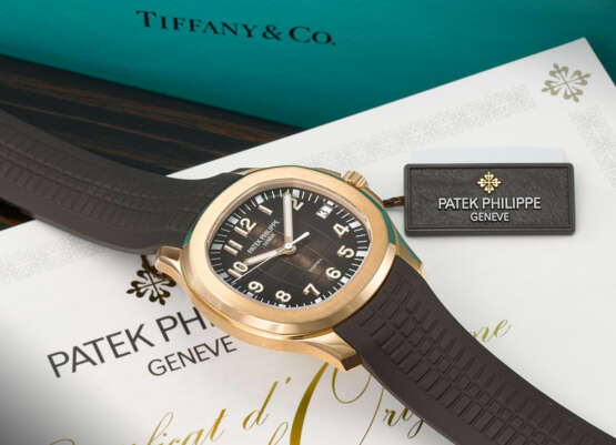 PATEK PHILIPPE. A VERY RARE 18K PINK GOLD AUTOMATIC WRISTWATCH WITH SWEEP CENTRE SECONDS AND DATE - photo 3