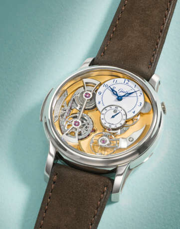 ROMAIN GAUTHIER. AN EXCEPTIONAL HIGH PRECISION 18K WHITE GOLD WRISTWATCH WITH OPENWORKED MOVEMENT, PATENTED CONSTANT FORCE SYSTEM, POWER RESERVE AND WHITE ENAMEL DIAL - Foto 2