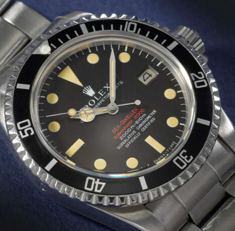 ROLEX. A VERY RARE STAINLESS STEEL AUTOMATIC WRISTWATCH WITH SWEEP CENTRE SECONDS, GAS ESCAPE VALVE, DATE, TROPICAL DIAL, BRACELET AND `PATENT PENDING` CASE - Foto 5