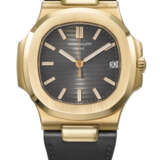 PATEK PHILIPPE. A RARE AND COVETED 18K PINK GOLD AUTOMATIC WRISTWATCH WITH SWEEP CENTRE SECONDS AND DATE - photo 1