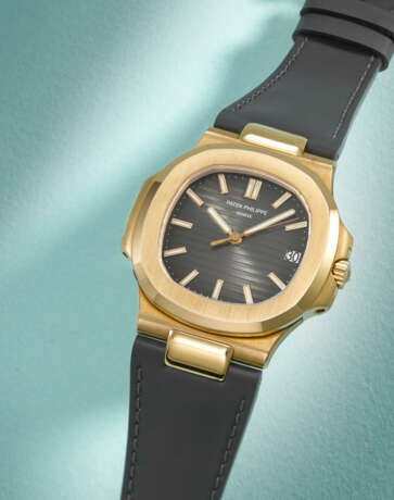 PATEK PHILIPPE. A RARE AND COVETED 18K PINK GOLD AUTOMATIC WRISTWATCH WITH SWEEP CENTRE SECONDS AND DATE - Foto 2