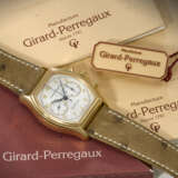 GIRARD-PERREGAUX. AN ELEGANT 18K GOLD TONNEAU-SHAPED CHRONOGRAPH WRISTWATCH WITH BREGUET NUMERALS - photo 3