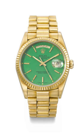 ROLEX. A RARE AND ATTRACTIVE 18K GOLD AUTOMATIC WRISTWATCH WITH SWEEP CENTRE SECONDS, DAY, DATE, GREEN LACQUERED `STELLA` DIAL AND BRACELET - photo 1