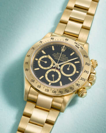 ROLEX. A RARE AND ATTRACTIVE 18K GOLD AUTOMATIC CHRONOGRAPH WRISTWATCH WITH BRACELET - фото 2