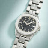 PATEK PHILIPPE. AN ATTRACTIVE STAINLESS STEEL AUTOMATIC WRISTWATCH WITH SWEEP CENTRE SECONDS, DATE AND BRACELET - фото 2