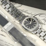 PATEK PHILIPPE. AN ATTRACTIVE STAINLESS STEEL AUTOMATIC WRISTWATCH WITH SWEEP CENTRE SECONDS, DATE AND BRACELET - photo 3