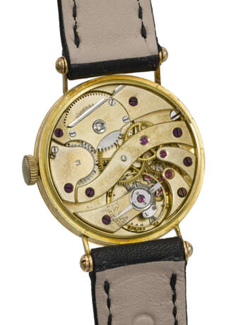 BREGUET. AN EXTREMELY RARE AND VERY EARLY 18K GOLD ‘OFFICIER’ WRISTWATCH WITH BREGUET NUMERALS - Foto 3