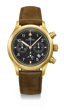 IWC. AN ATTRACTIVE 18K GOLD PILOT`S CHRONOGRAPH WRISTWATCH WITH DATE - photo 1