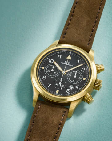 IWC. AN ATTRACTIVE 18K GOLD PILOT`S CHRONOGRAPH WRISTWATCH WITH DATE - photo 2