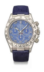 ROLEX. A VERY RARE AND ATTRACTIVE 18K WHITE GOLD AUTOMATIC CHRONOGRAPH WRISTWATCH WITH SODALITE DIAL