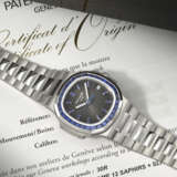 PATEK PHILIPPE. A HIGHLY IMPRESSIVE AND INCREDIBLY EXCLUSIVE PLATINUM AUTOMATIC WRISTWATCH WITH BAGUETTE SAPPHIRE-SET BEZEL, BLUE SWEEP CENTRE SECONDS, DATE AND BRACELET - photo 3