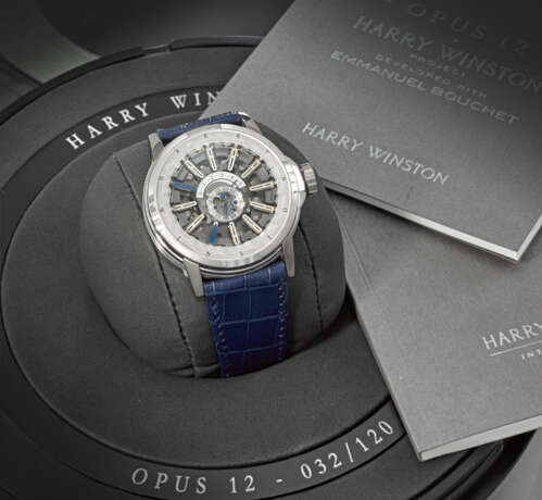 HARRY WINSTON & EMMANUEL BOUCHET. A VERY RARE 18K WHITE GOLD LIMITED EDITION SEMI-SKELETONISED WRISTWATCH WITH FLIP-HOUR, FLIP FIVE-MINUTE INDEXES AND RETROGRADE MINUTES - Foto 3