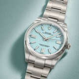 ROLEX. AN ATTRACTIVE STAINLESS STEEL AUTOMATIC WRISTWATCH WITH SWEEP CENTRE SECONDS, BRACELET AND TURQUOISE BLUE DIAL - photo 2