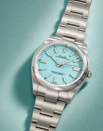 ROLEX. AN ATTRACTIVE STAINLESS STEEL AUTOMATIC WRISTWATCH WITH SWEEP CENTRE SECONDS, BRACELET AND TURQUOISE BLUE DIAL - photo 2