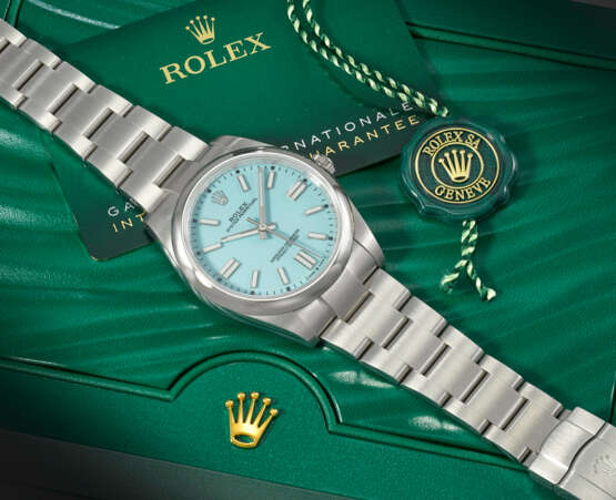 ROLEX. AN ATTRACTIVE STAINLESS STEEL AUTOMATIC WRISTWATCH WITH SWEEP CENTRE SECONDS, BRACELET AND TURQUOISE BLUE DIAL - Foto 3