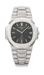 PATEK PHILIPPE. A VERY RARE STAINLESS STEEL AUTOMATIC WRISTWATCH WITH DATE AND BRACELET