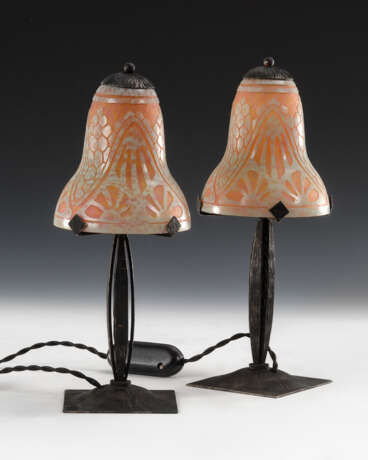 Paar Tischlampen mit geätzten Schirmen. - фото 1