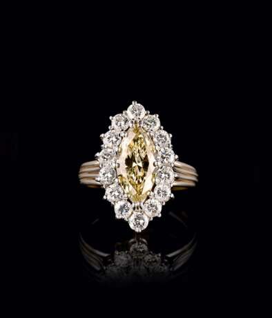 Fancy Diamant-Ring mit Brillanten. - фото 1