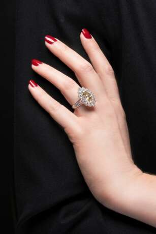 Fancy Diamant-Ring mit Brillanten. - photo 3