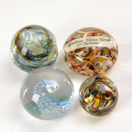 4 Paperweights. - Foto 1