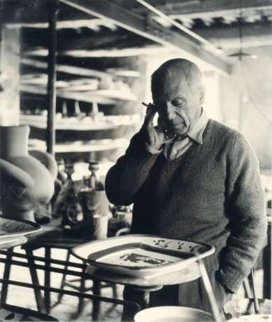 Edward Quinn (Dublin 1920 - Altendorf 1997). Picasso in der Töpferei Madoura, Vallauris. - фото 1