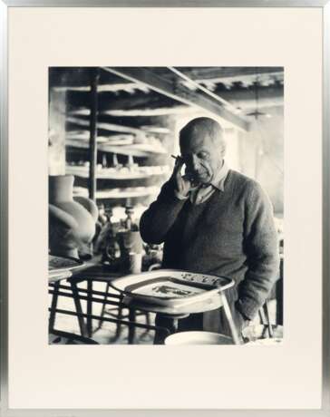 Edward Quinn (Dublin 1920 - Altendorf 1997). Picasso in der Töpferei Madoura, Vallauris. - Foto 2
