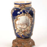 Historismus-Vase mit montiertem Metallfuß. - Foto 1