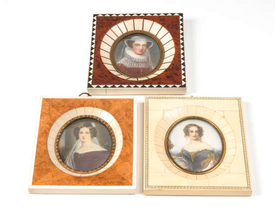 3 Miniaturen: Frauenbildnisse. - photo 1