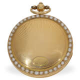 Taschenuhr: äußerst dekorative goldene Spindeluhr mit Perlenbesatz und blauen Emaillekartuschen, ca. 1800 - Foto 3