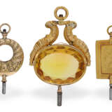 Uhrenschlüssel: 3 außergewöhnliche goldene Spindeluhrenschlüssel, ca. 1800-1820 - photo 1