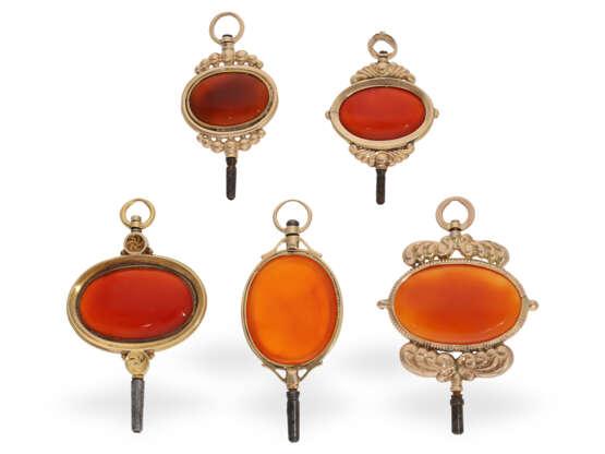 Uhrenschlüssel: Konvolut aus 5 wertvollen goldenen Spindeluhrenschlüsseln mit Steinbesatz, 1800-1820 - Foto 1