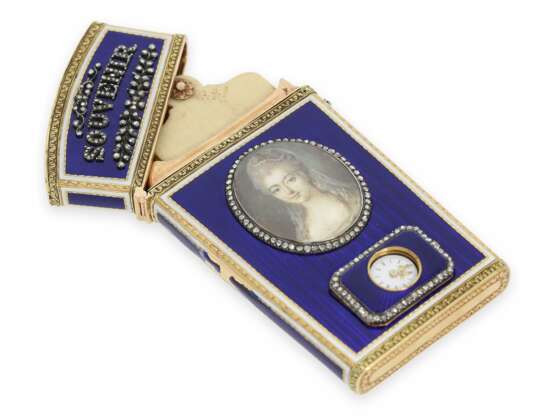 Etui/Carnet du Bal: extrem rares "CARNET DE BAL" mit eingebauter Uhr, Gold/Emaille mit Diamantbesatz "Souvenir D'Amitie", Frankreich um 1830, Provenance: Fondation Napoléon - photo 7