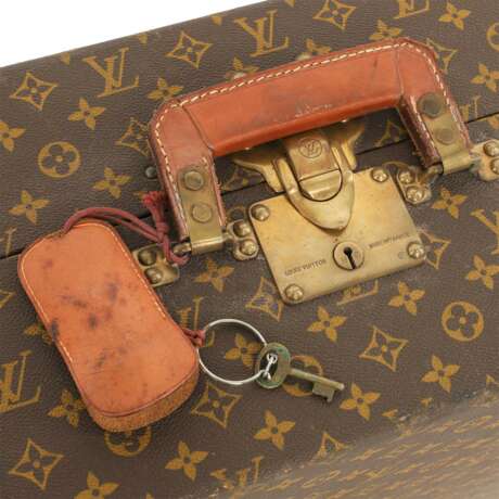 LOUIS VUITTON VINTAGE travel closet, size 75cm. - Foto 9