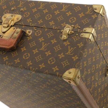 LOUIS VUITTON VINTAGE travel closet, size 75cm. - фото 10