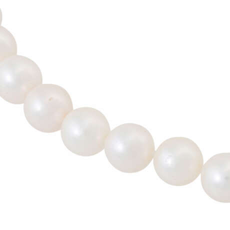 Pearl necklace with bayonet interchangeable clasp by Jörg Heinz, - фото 4