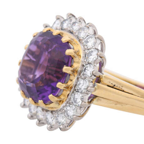 Ring with fine amethyst surrounded by 20 diamonds total ca. 0,8 ct, - фото 4