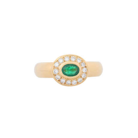 Ring with oval emerald ca. 0,5 ct and diamonds total ca. 0,21 ct, - фото 2