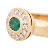 Ring with oval emerald ca. 0,5 ct and diamonds total ca. 0,21 ct, - фото 3