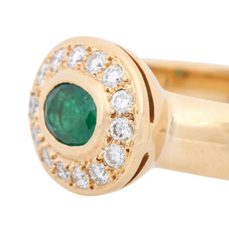 Ring with oval emerald ca. 0,5 ct and diamonds total ca. 0,21 ct, - photo 3