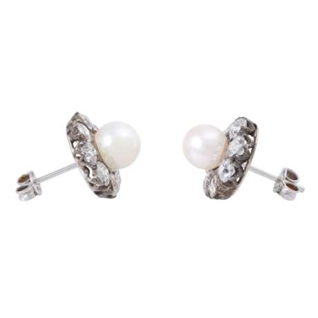 Pair of stud earrings with pearls and old cut diamonds - фото 2