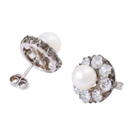 Pair of stud earrings with pearls and old cut diamonds - photo 3