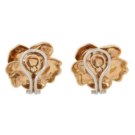 SCHILLING pair of flower earclips with diamonds - photo 4