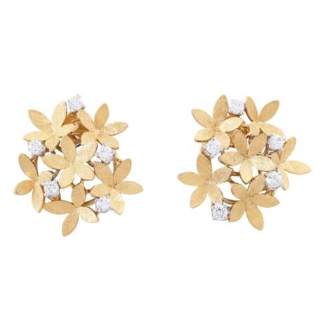 Pair of ear clips "Flowers" with diamonds - фото 1