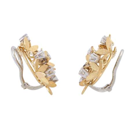 Pair of ear clips "Flowers" with diamonds - фото 2