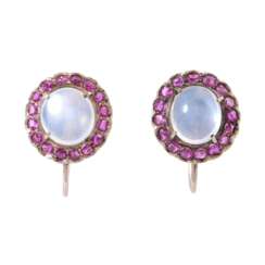 Pair of earrings with moonstone and rubies,